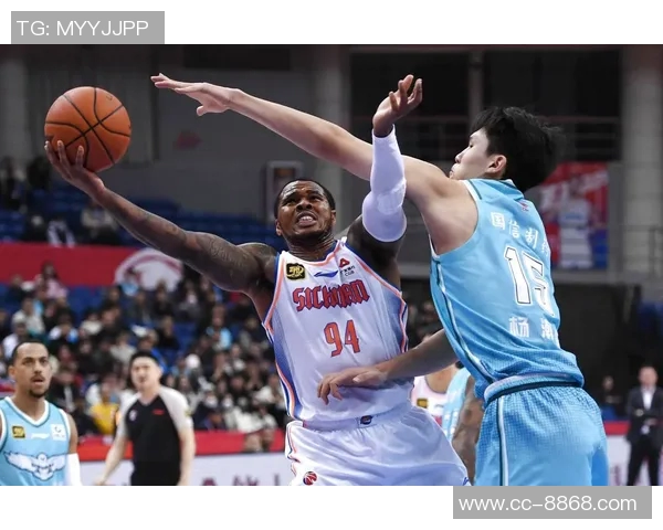 杨瀚森对裁判频频抱怨但CBA中的明显犯规为何不被吹罚 杨瀚森对裁判频频抱怨但CBA中的明显犯规为何不被吹罚